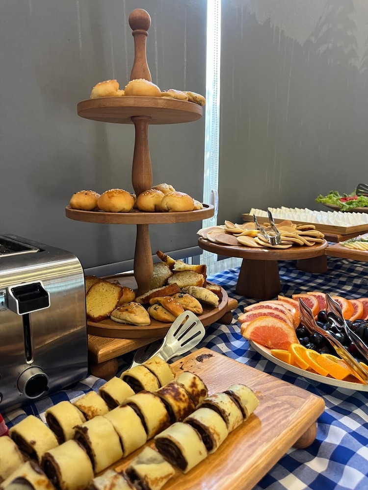 Bonnie City Hotel - Image 62