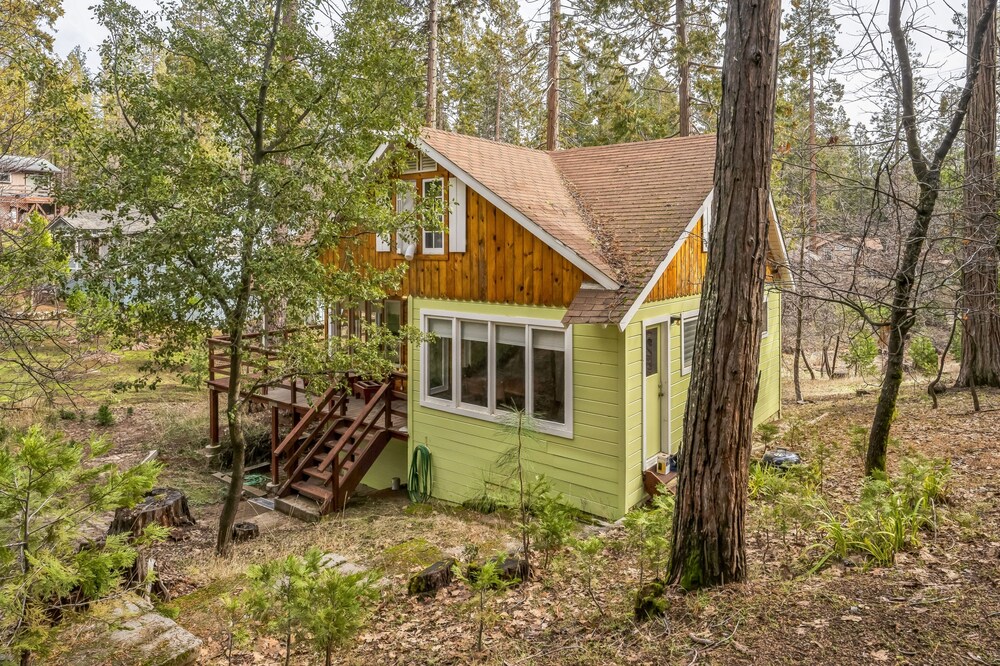 Cozy Mountain Retreat Relax & Explore