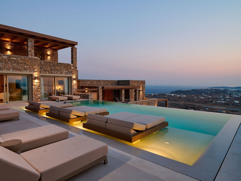 Kounoupas Complex by Mykonos Rocks