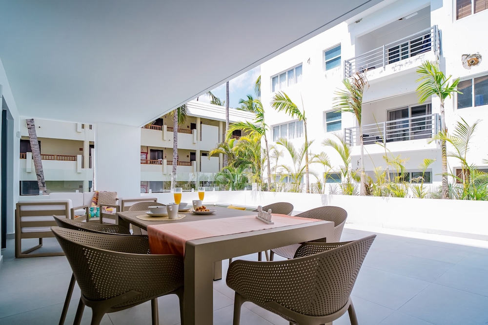 Luxury 3 Bedroom Apartment at the Beach
