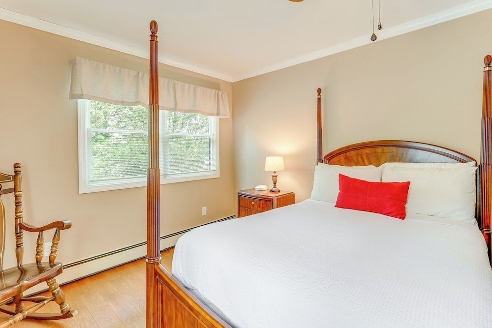 1 Mi to Village: Waterfront Oasis in Lake George!