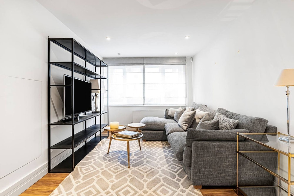 4-bed House Next To Harrods Pont Street Mews