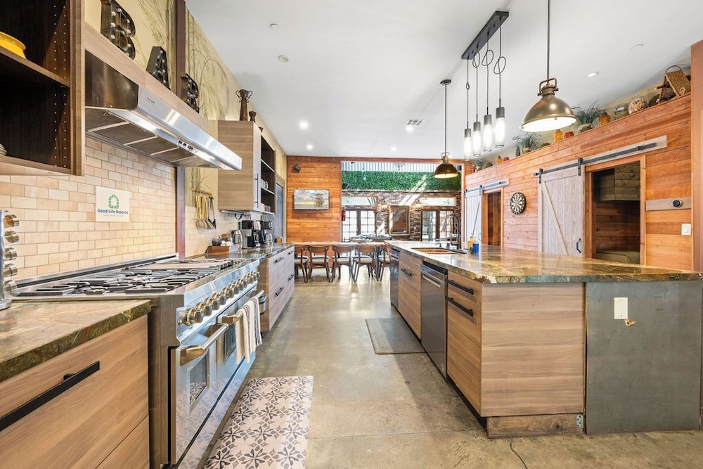 Bamboo Loft 6BR