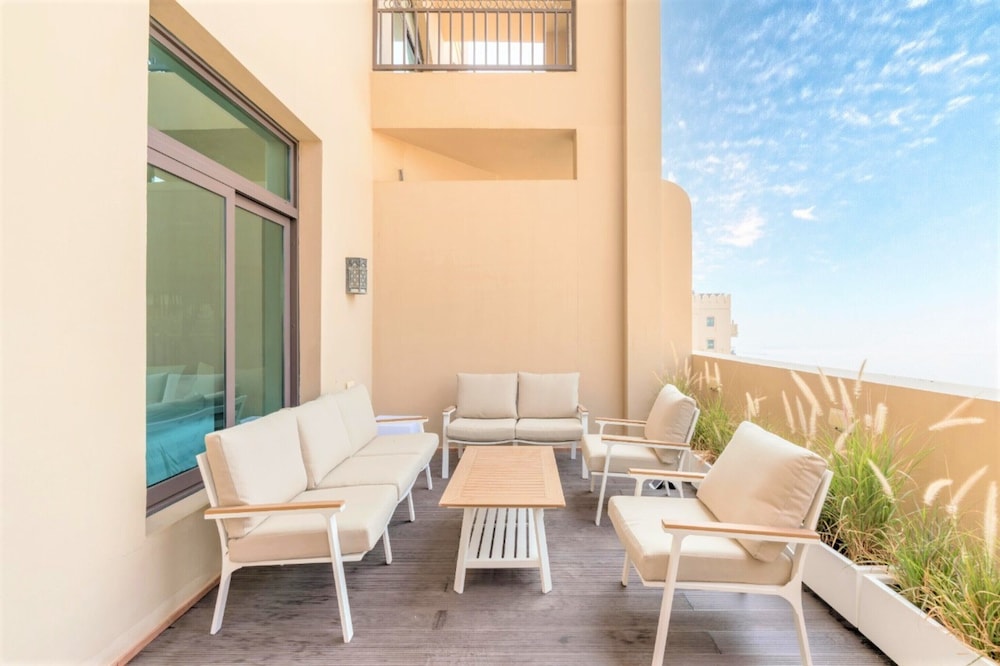 Seaview Penthouse with Private Gym & Outdoor Pool
