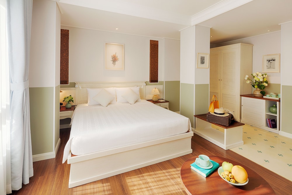 Au Lac Charner Hotel 5