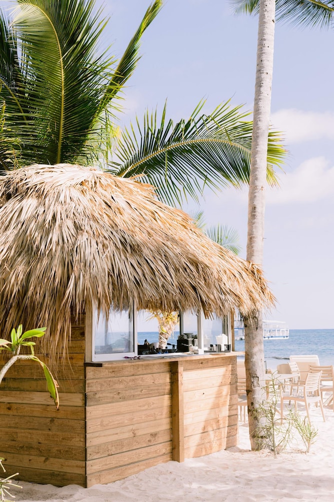 Luxury 3 Bedroom Apartment at the Beach