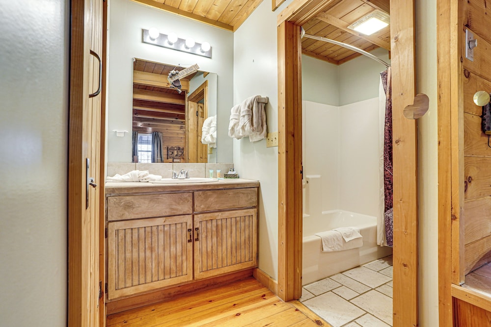 Sevierville Angler's Cabin w/ Pond Access!