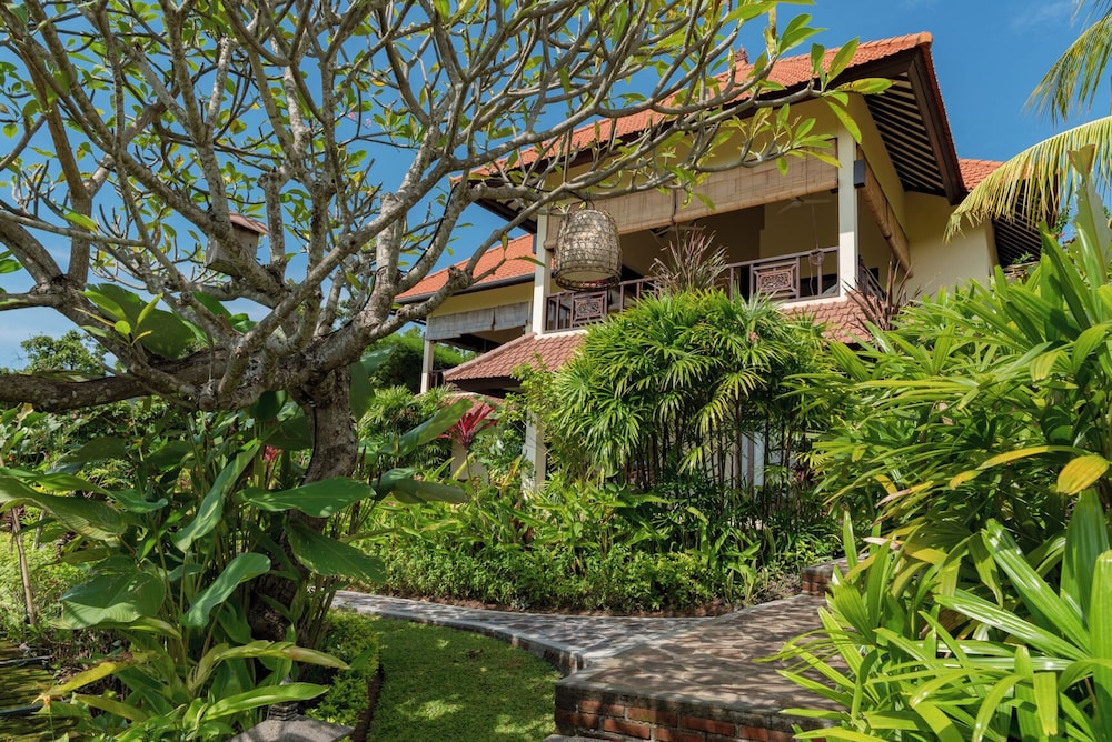 Alamanda Lovina Resort