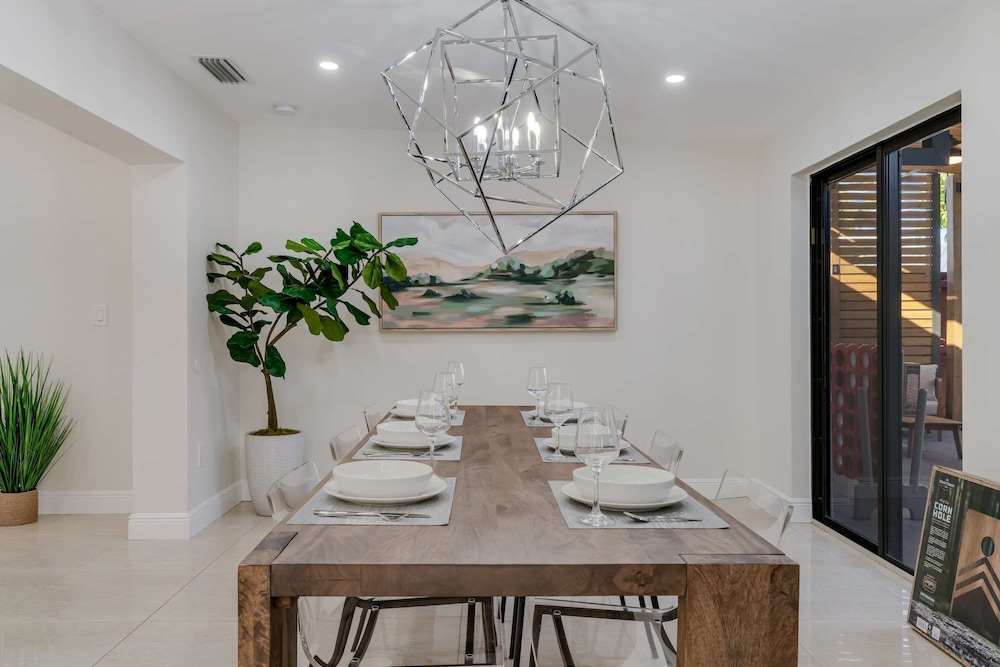 Casa Brisa - Stylish BBQ Near Heart of Kendall