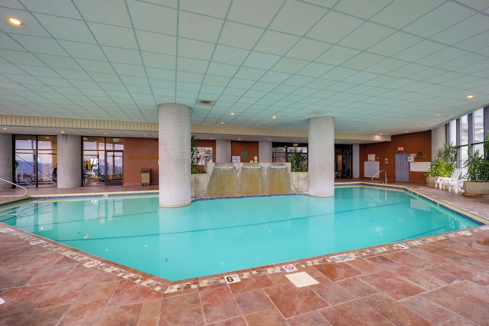 3 Mi to Sugar Mtn Resort: Condo w/ Pool & Hot Tub