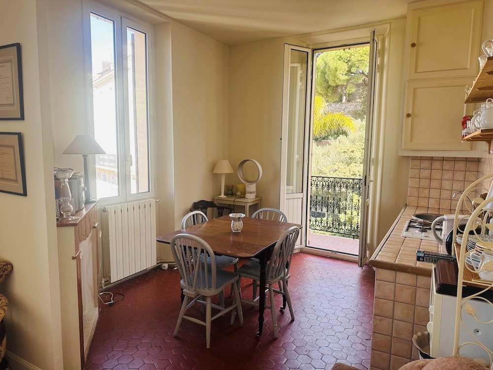 Charming 2 Bed Apartment With Balcony Located in Cannes Old Town Easy Walk to the Palais and Beaches - 120