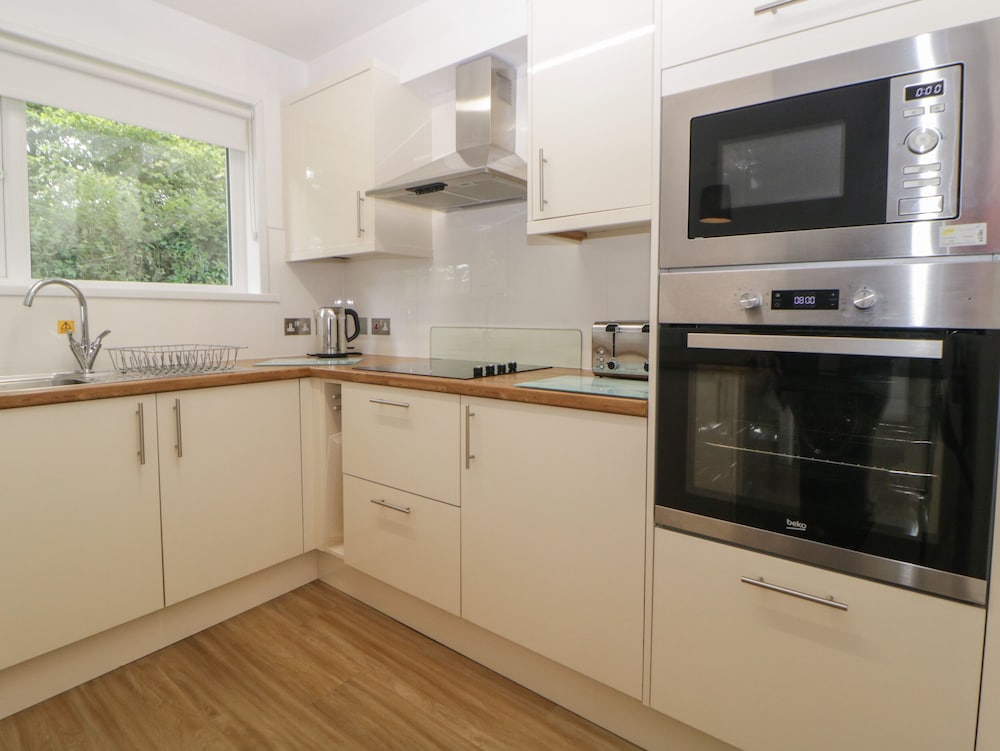 Harcombe House Bungalow 9