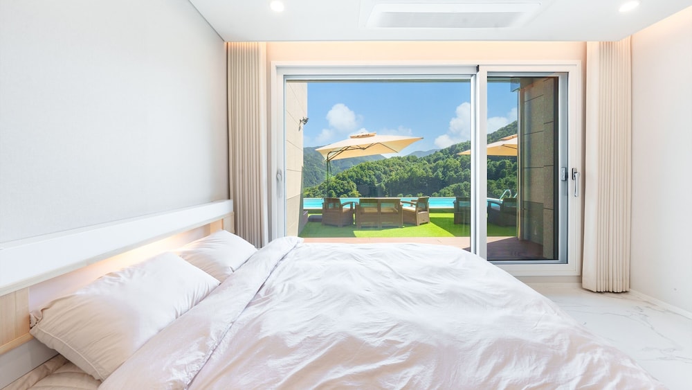Gapyeong Staysumok Pool Villa Pension