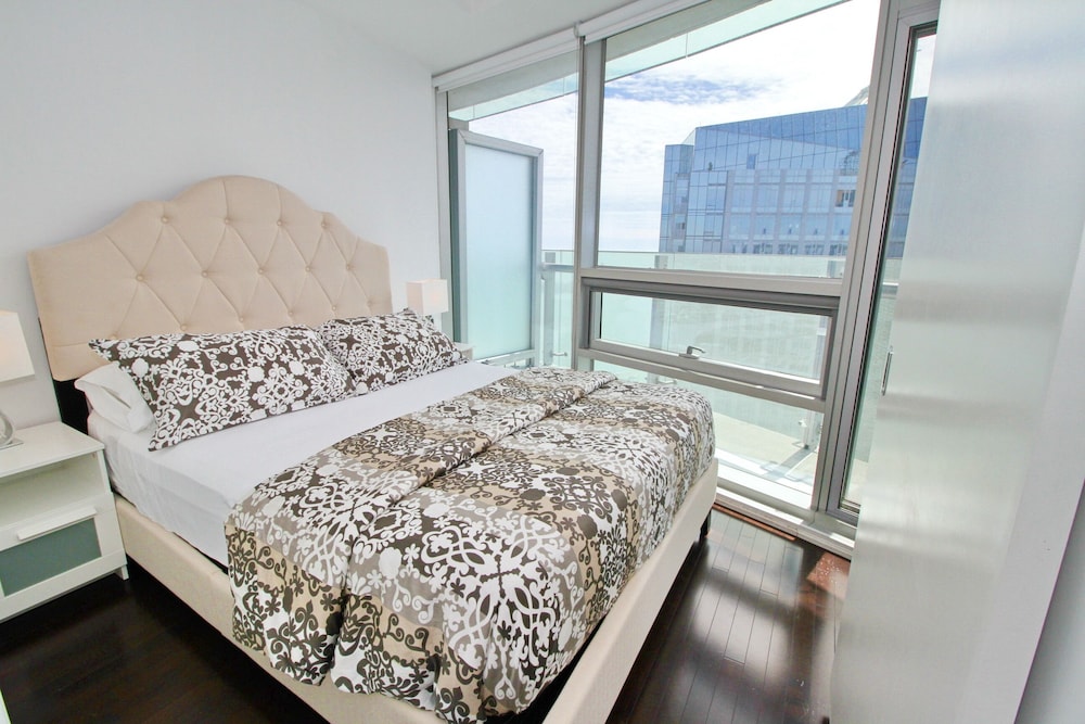 Luxury 2 BDR condos in Downtown Toronto - Image 5
