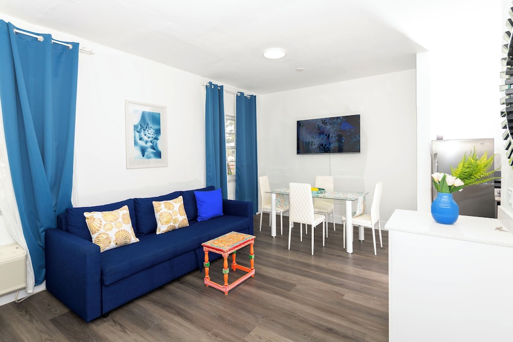 Collins Beach Apartments