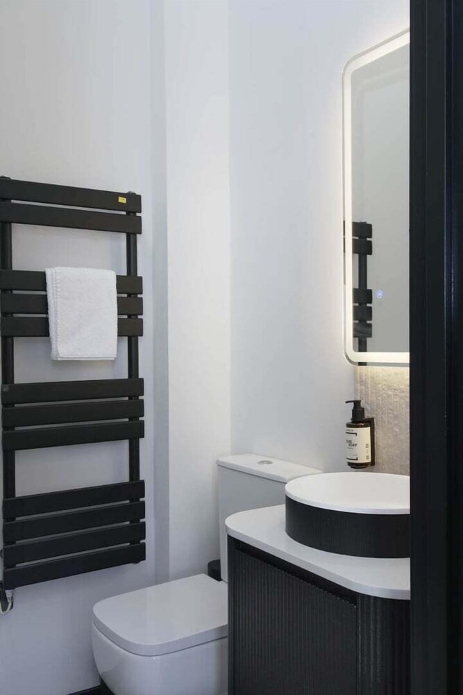 Sixty Aparthotelstudio, Central Cardiff + Parking