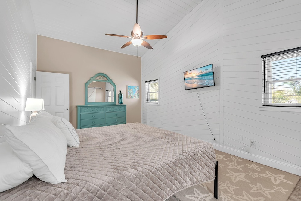 Bates Avenue House