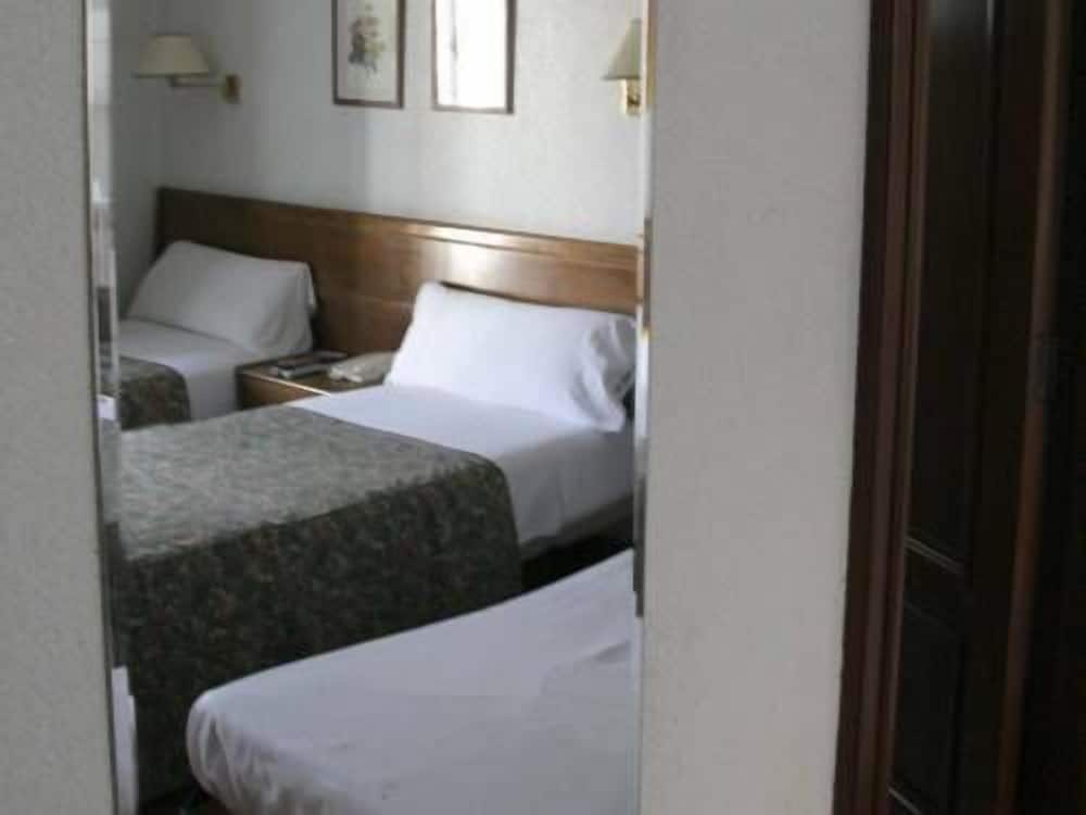 Hostal Gran Via Levante