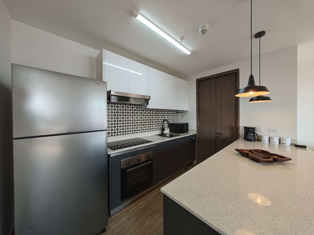 w Grandiose 1BR w Balcony in Casco Viejo