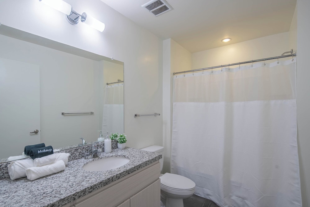 ROVE LIVING/KL - Roosevelt Point