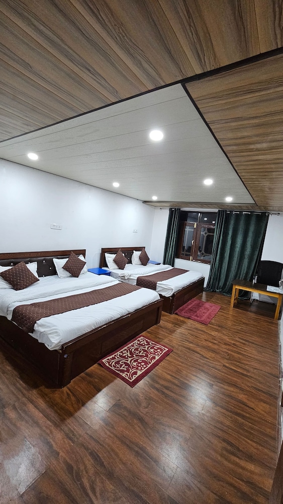 D Royal Ladakh Hotel and Restaurant