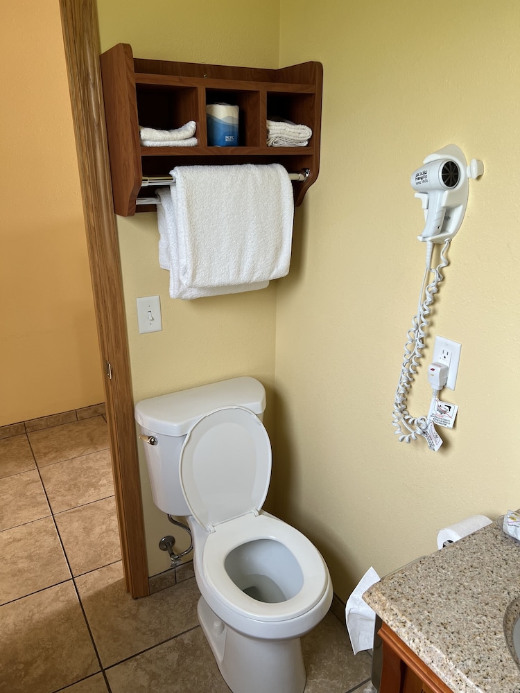 All Star Inn & Suites