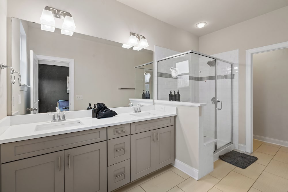 Luxe 3BR Townhouse in Camp North End