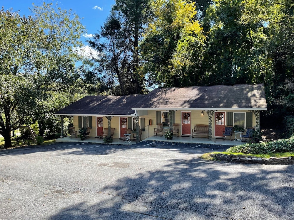 Hotel Mountain Aire Cottages & Inn