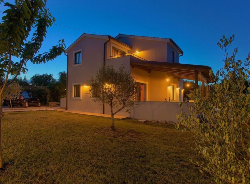 Villa Tara With a Beautiful Heated Pool