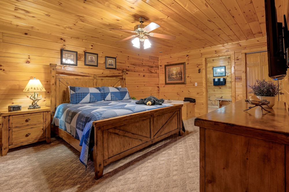 Rosey Bear 2 Bedroom Cabin