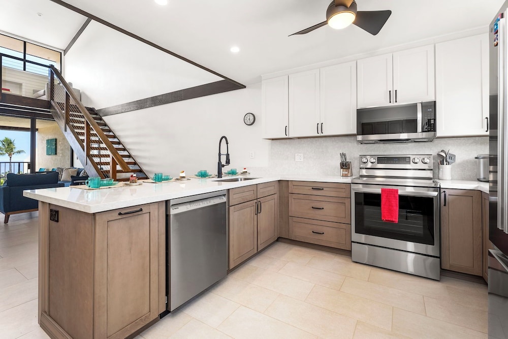 Fully Air-conditioned - Updated Top Floor Including Loft - Ocean Views - Vrkcv