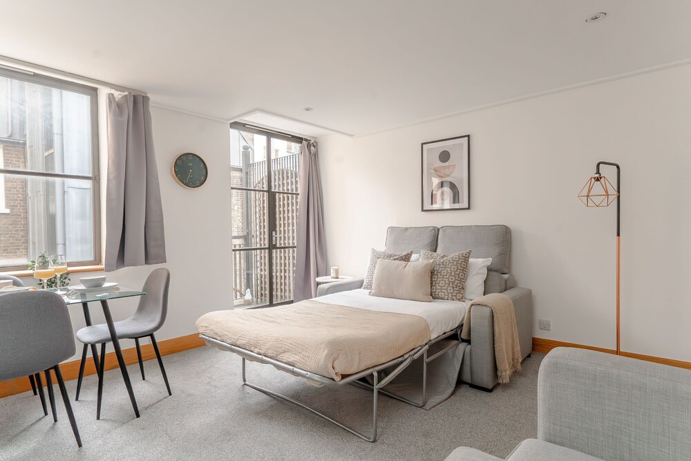 Holborn Penthouse Apartment with Terrace