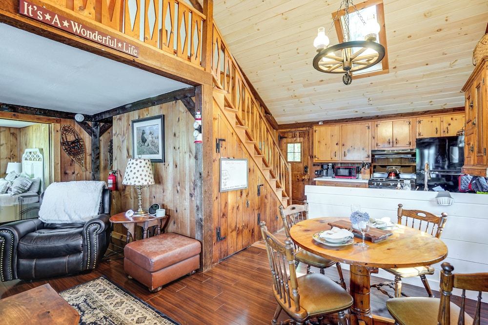Lakeside Log Cabin w/ Porch in Monadnock Region