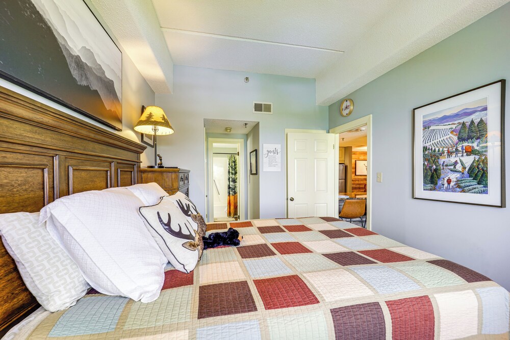 3 Mi to Sugar Mtn Resort: Condo w/ Pool & Hot Tub