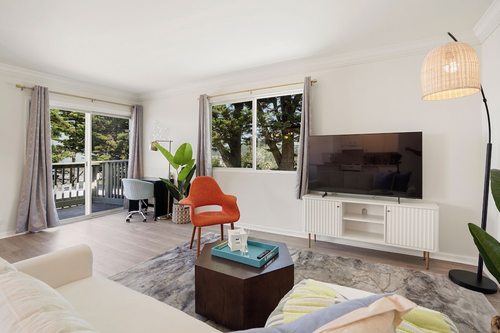 Delightful 2BR Mountain OceanSunset View