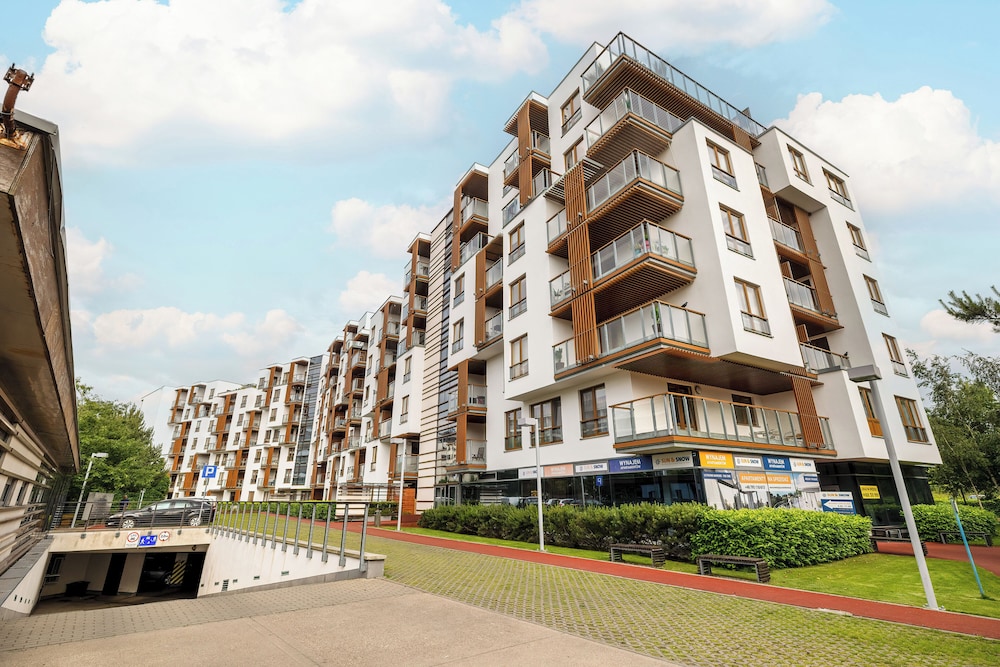 Apartment With Outdoor Gym by Renters view 3