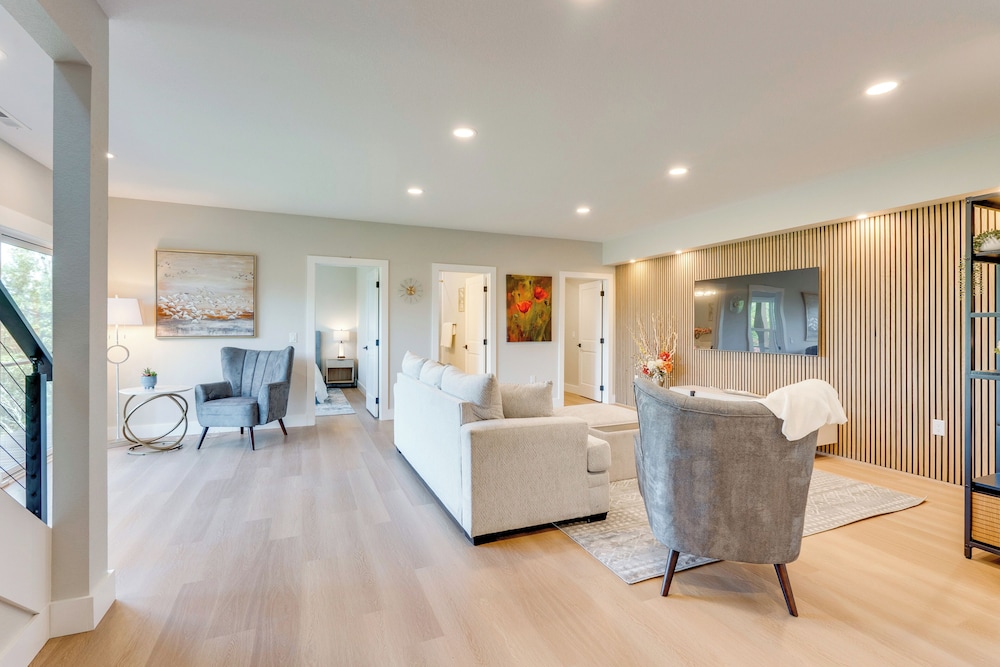 Mtn-view Decks & Fire Pit: Quiet Brasstown Escape