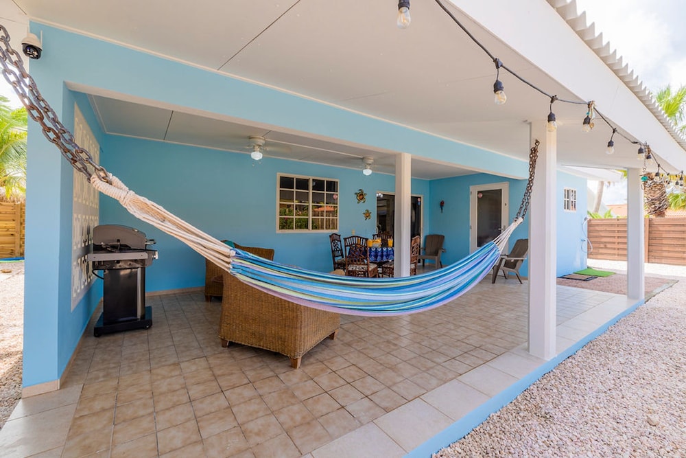 House of Joy Palapa Pool Near Eagle Beach