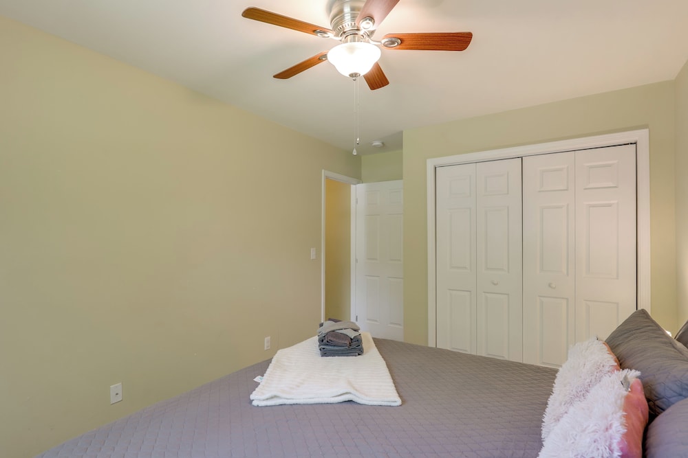 Family Home w/ Game Room, 3 Mi to Dtwn Asheville!