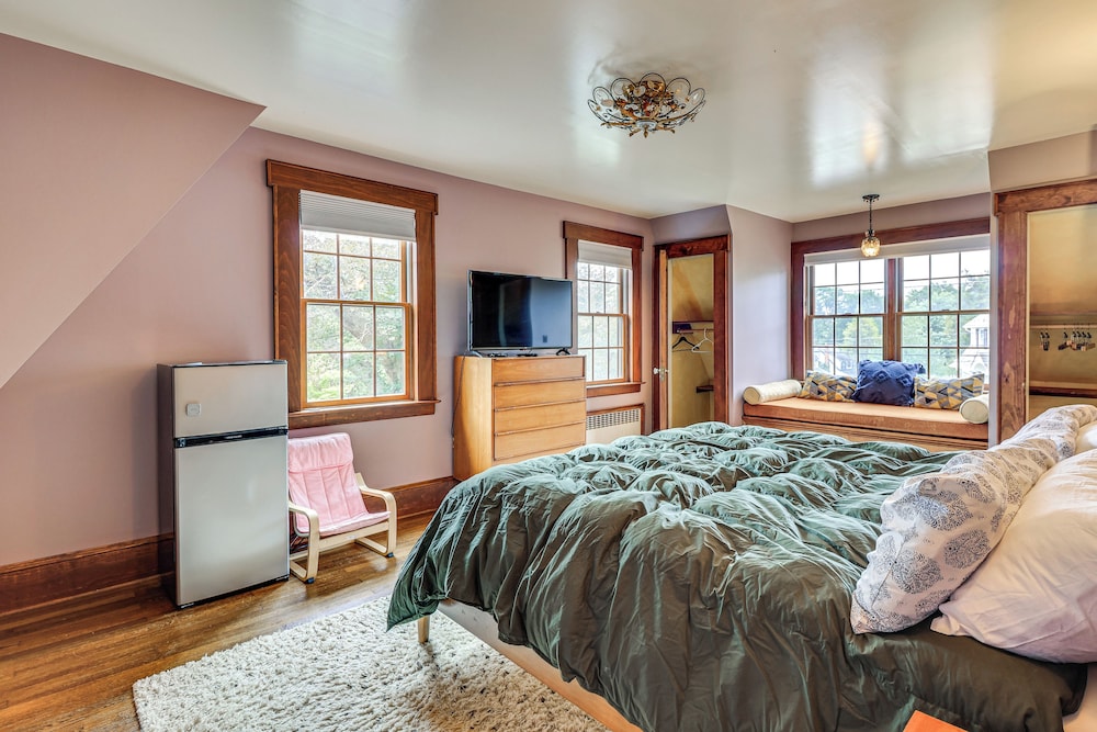 Easy Train Access to Nyc! Elegant Family Retreat