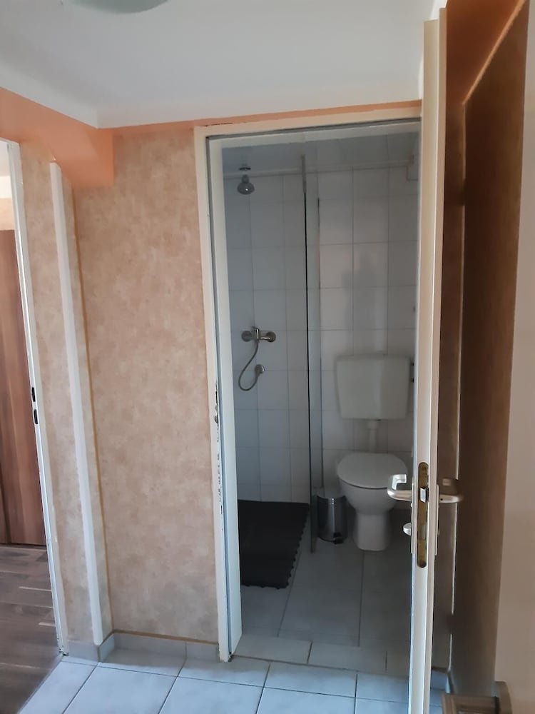 2-Rent Group Hostel Rooms&Apartments EVE168