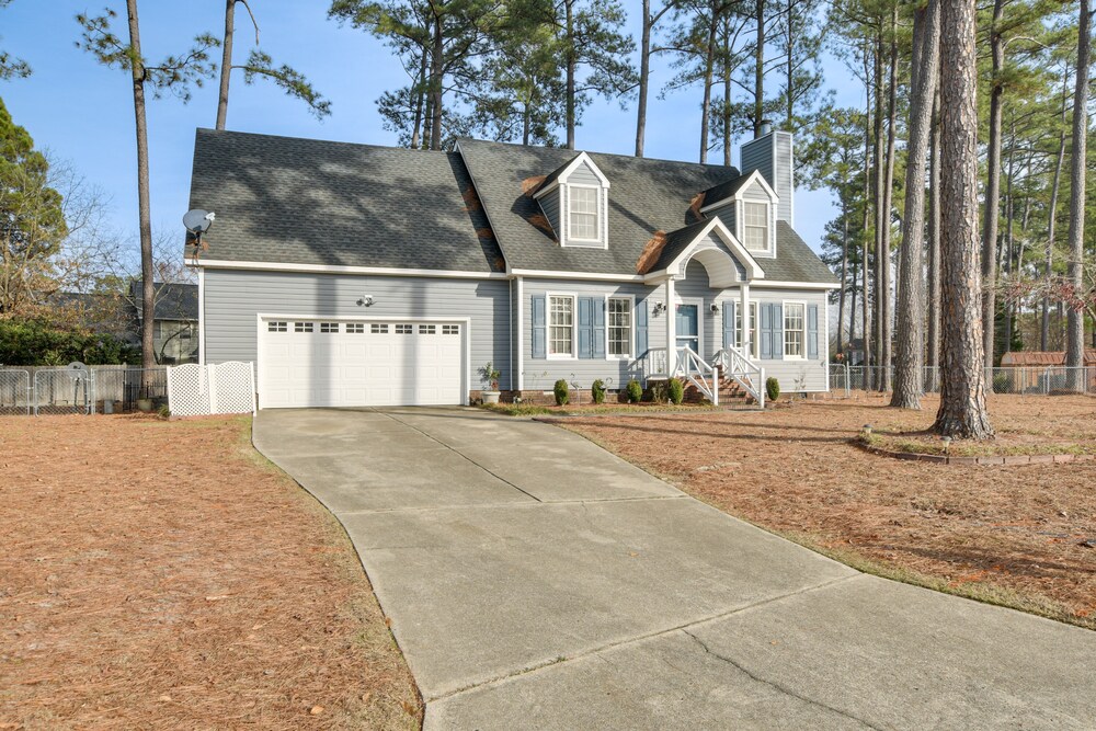 Lovely Fayetteville Home: Deck & Fireplace! view 4