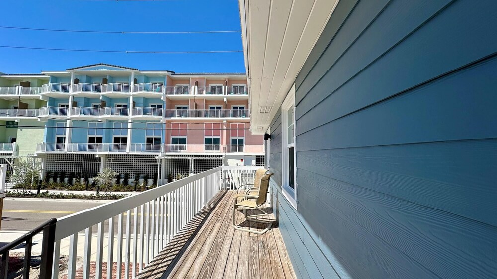 Fins Left - Next to Margaritaville view 3