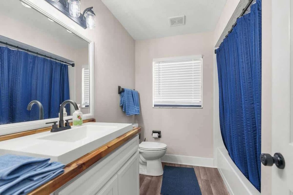 Hudson Retreat, 3 Bedroom Pool Home!