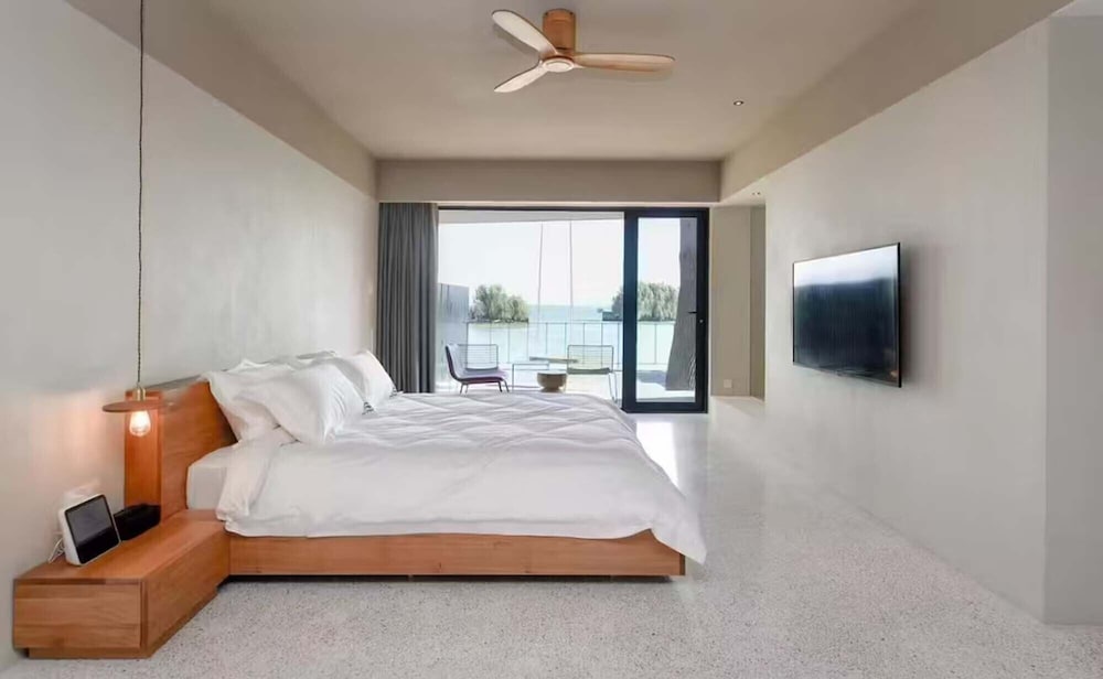 CLOUD RETREAT