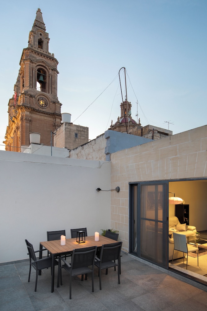 Sliema Seaside Penthouse with Terrace
