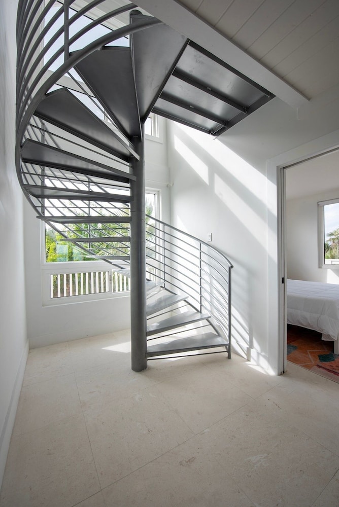 Veselka - Remodeled Home On Double Bay Beach 3 Bedroom Home