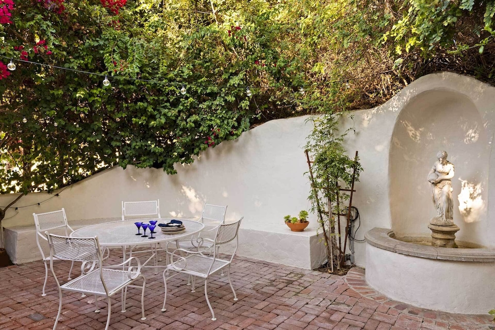 Hollywood Hideaway by Boutique