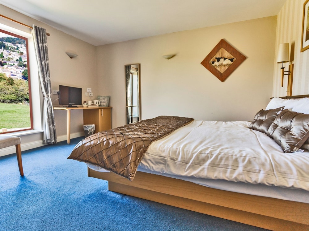 London Vacations - The Holly Hill Inn - Property Image 2