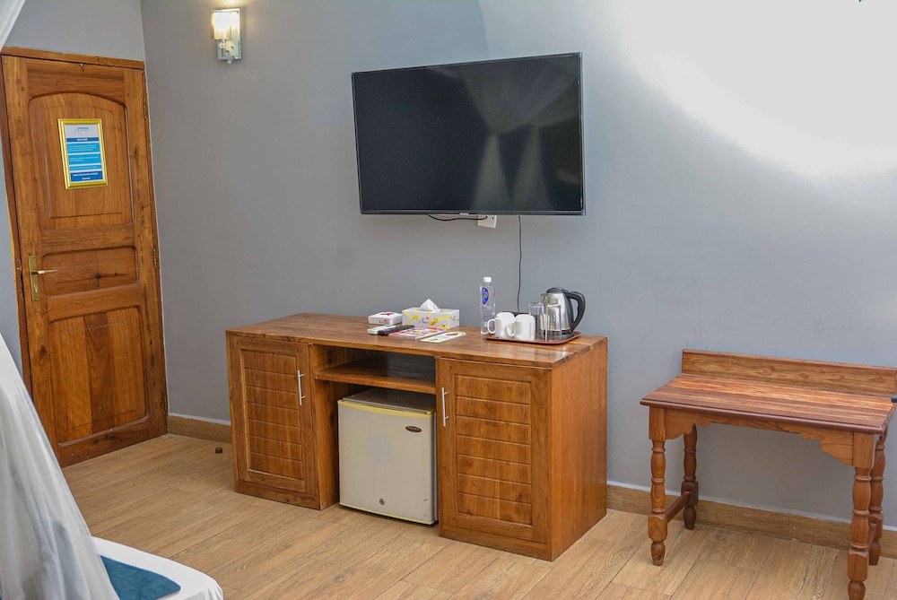 Best Western Jangwani Sea Breeze Hotel